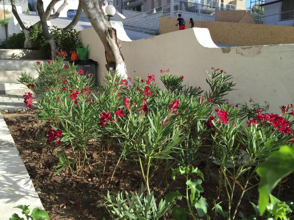 Cicek Apart Hotel Cesme Exterior photo